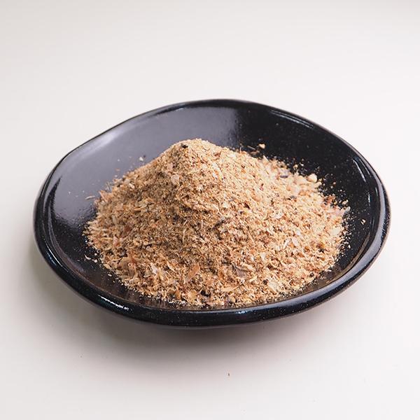 【内容(量)】かつお・さば・いわし節混合粉だし500g【原材料(産地)】かつお・さば・いわし節（静岡、鹿児島）【賞味期限】開封前は冷暗所保管で1年間、開封後は冷蔵保管で1-2週間