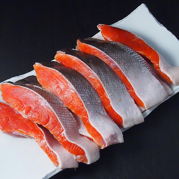 【内容(量)】紅鮭の切り身(中辛) 10枚【原材料(産地)】紅鮭(アメリカ、ロシア、カナダ他)、食塩/酸化防止剤(ビタミンC)【賞味期限】冷凍保存で2ヶ月