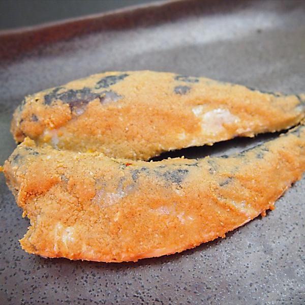 【内容(量)】鰯(いわし)へしこ(ぬか漬け) 1パック（2尾入）【原材料(産地)】うるめいわし(国産)、米ぬか、食塩、麹、唐辛子、魚醤（うるめいわし由来）【賞味期限】冷凍保存で3ヶ月【注意点】メーカーが変わることがあります。