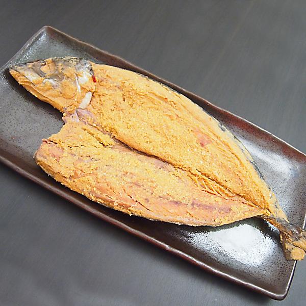 【内容(量)】鯖(さば)へしこ(ぬか漬け) 1パック（1尾入）【原材料(産地)】さば、ぬか、天然塩、唐辛子【賞味期限】冷凍保存で3ヶ月【注意点】メーカーが変わることがあります。