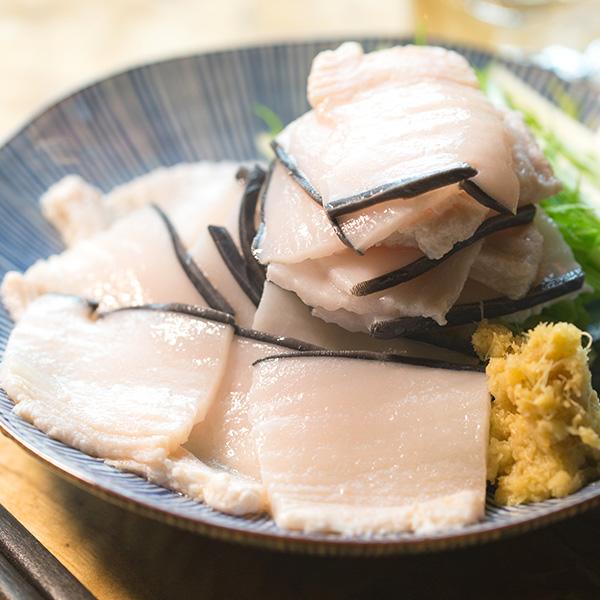 【内容(量)】くじら本皮200g前後【原材料(産地)】鯨【賞味期限】冷凍保存で3ヶ月