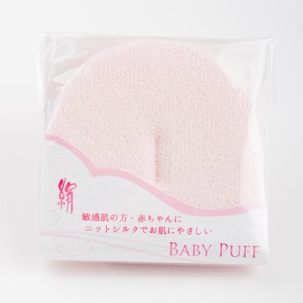 ◆敏感肌の方や、デリケートな赤ちゃんのお肌にニットシルクは短い絹の繊維がお互いに重なり合い、細長く糸状に整えられた絹糸を使って平編みした生地です。軽くて薄い表裏のあるニット素材で、通気性にも優れ、やさしくて最高の肌触り。とってもやさしい肌触...