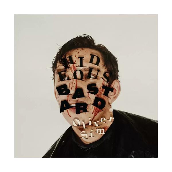 The xxのソングライター、ベーシスト、ヴォーカリストとして人気を集めるオリヴァー・シムが待望の1stソロ・アルバム『Hideous Bastard』をリリース！！盟友ジェイミーxxをプロデューサーに迎え、ホラー映画への愛と彼自身の人生経...
