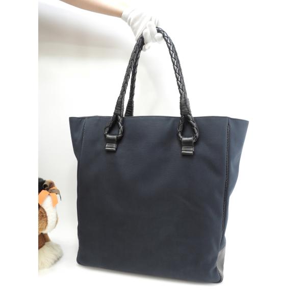 【美品】ボッテガヴェネタ　イントレチャート　トートバッグ　ビジネス　黒　レザー BOTTEGA VENETA（ボッテガ・ヴェネタ） トートバッグ イントレチャート