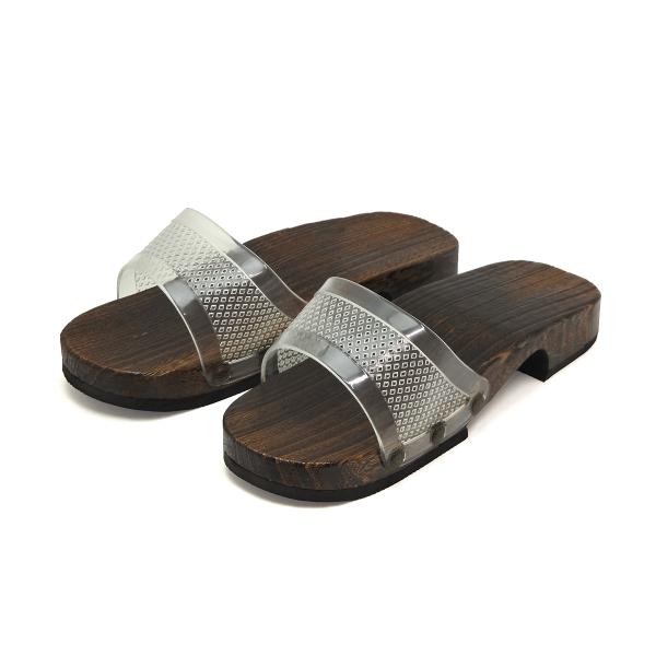 【木目について】台は天然木を使用している為、木目が商品によって異なります。木目はお選びいただけません。予めご了承ください。■適応サイズ：男性用フリー■バンドカラー：透明■バンド素材：ビニール■台素材：桐（ニス塗り加工）■底素材：EVA■生産...