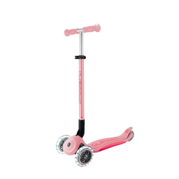 フランス生まれの子供用3輪キックスクーター！プリモシリーズから、さらにバージョンアップしたモデルが登場！・象徴的なデュアルカラーのカラフルなデッキ。・バージョンアップしたハンドルグリップを採用。・ハンドル高さ調整も4段階に。・走るとタイヤが...