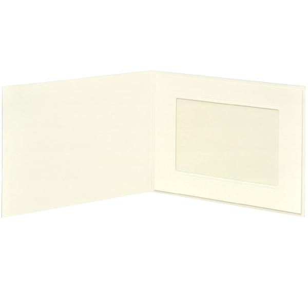 幅広い用途で使いやすい、表紙カットのない無地台紙【商品仕様】仕様:二つ折り、横表紙材質:紙表紙:アンコなし（1mm）中額中抜き:ビク抜き表紙外寸法:194×245mm中額中抜き寸法:115×165mmパッケージ:PP袋