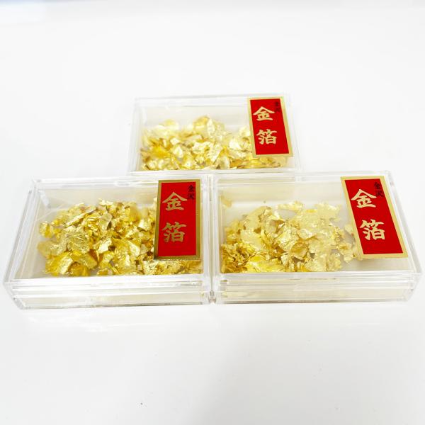 キーワード：金粉 金箔 トッピング 豪華 高級 映える料理 キラキラ※正規販売店純金箔ケース入(小)0.02g　※金沢金箔食用ケースサイズ：68×47×20ｍｍ 本体重量:19g内容量：約0.02ｇ 純度22.7　金/94.4%　銀/4.9...