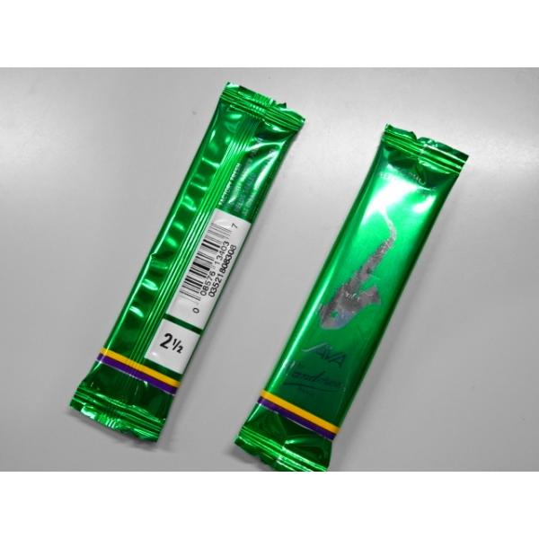 アルトサックス用リード1枚づつ個包装されています。JAVA　ジャババンドーレンがジャズとポピュラー音楽用に開発しました。トラディショナルより先端部が厚くパレットがより柔軟なので、広い面積部分で最大限の弾力性を持って振動させることができます。...