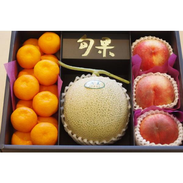 お中元果物・暑中お見舞い果物・残暑見舞い果物。フルーツ詰め合わせ。メロン1玉・桃3玉・ハウス約1kg