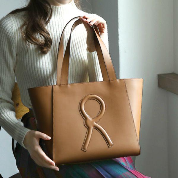新品✨Roberta di Camerino スエード型押し　ハンドバッグ　ロゴ 新品✨Roberta di Camerino スエード型押し ハンドバッグ ロゴ