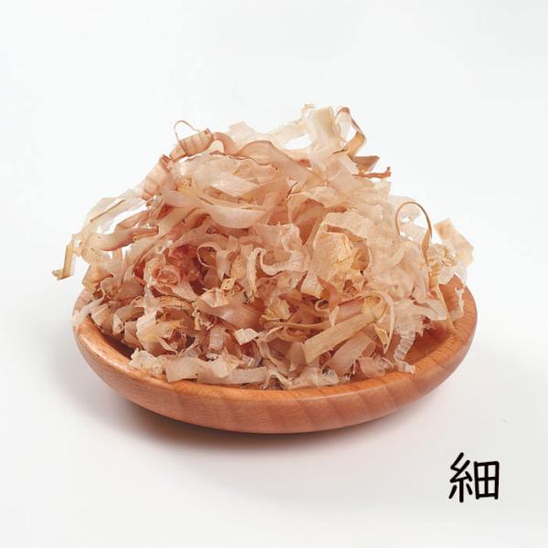 ■内容量：60ｇ 当店の花かつをは防腐剤等を一切使用しない自然食品です。うどん・そばなどのダシに、そのまま漬物や温かいごはん等にかけてお召し上がり下さい。※開封後は風味を損なわないよう密封し、冷暗所（梅雨時や夏季は要冷蔵）で保存して下さい。