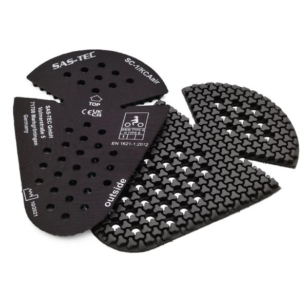 【サイズ】縦205×横135×厚み7 mm　【商品説明】可動部をしなやかに包み込み、ピンポイントでカラダを守る。 ●【つけていることを忘れるほど快適】 ●3つ角の衝撃吸収素材がフレキシブルに稼働することで、可動部をしなやかに包み込み、あらゆ...