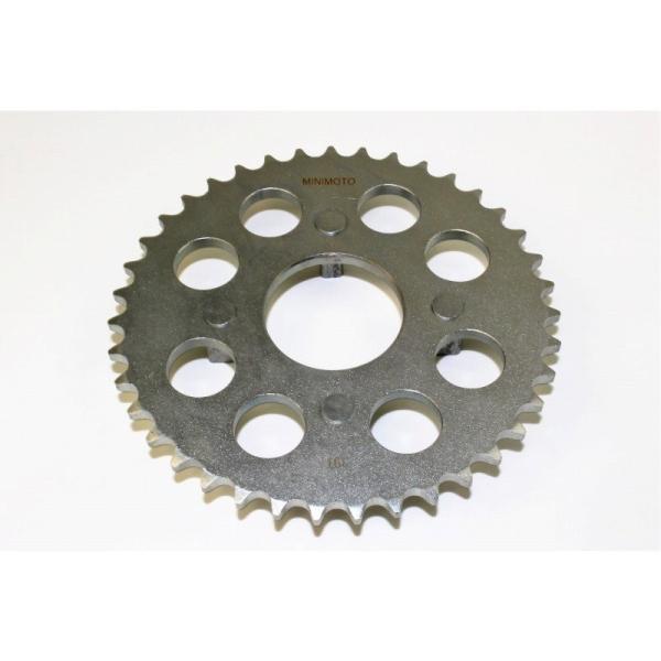 【適合車種】ダックス50/70、ノーティーダックス（DAX）　【商品説明】【特徴】 ●様々なシーンに応じて選べる豊富な歯数バリエーションの代表車種 ダックス/シャリィ用リアスプロケットです。 ●スプロケット平面に軽量化のため肉抜き加工を施し...