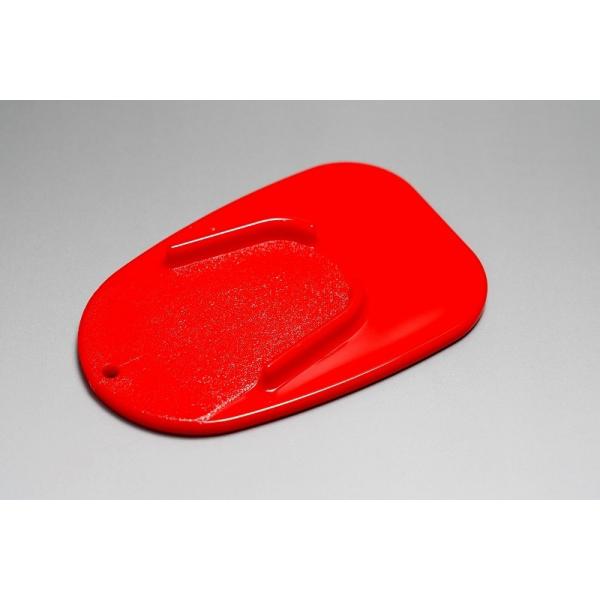 【適合】小型〜大型車迄　【商品説明】】室内保管時の床傷防止にお薦めのスタンドマットです。不整地でのスタンド使用時に車重でスタンドが地面にめり込む場合にも効果的です。 ●製品詳細 ●L128×W83mm ●ストラップホール ●樹脂製 ●カラー...