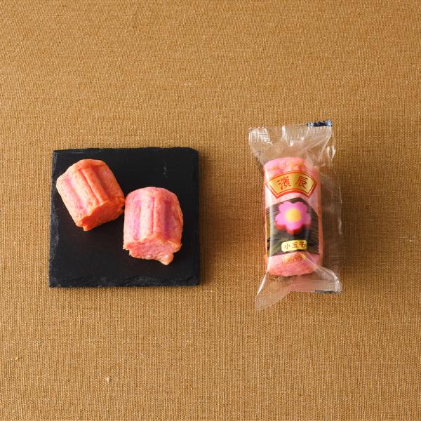 新鮮な魚肉すり身を桜の型に詰めうずら卵を包み揚げています。お弁当など普段使いでお使いいただけます。断面は桜の形で縁起もよく、お節料理などにもお使いいただいております。