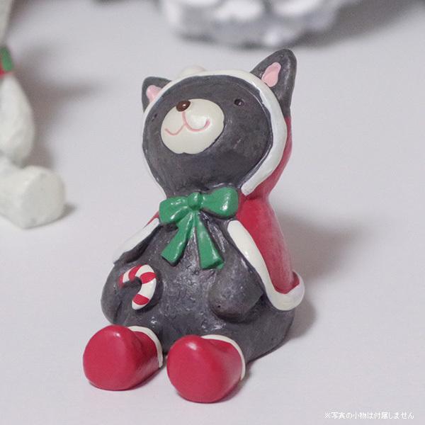 クリスマスデコレーションに！サンタ帽をかぶったお座りネコのオブジェサンタ帽とガウンを来て、空を見ながらサンタさんが来るのを待っているかのように上を向いています。小さいサイズなので、狭い場所にも飾りやすいです♪にぎやかなクリスマスのインテリア...