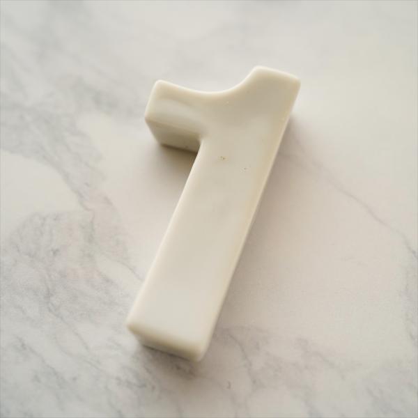 ＼在庫限り／ 箸置き はしおき レスト オーナメント 陶磁器 美濃焼 かわいい おしゃれ バースデイ ナンバー カトラリーレスト 1 ホワイト