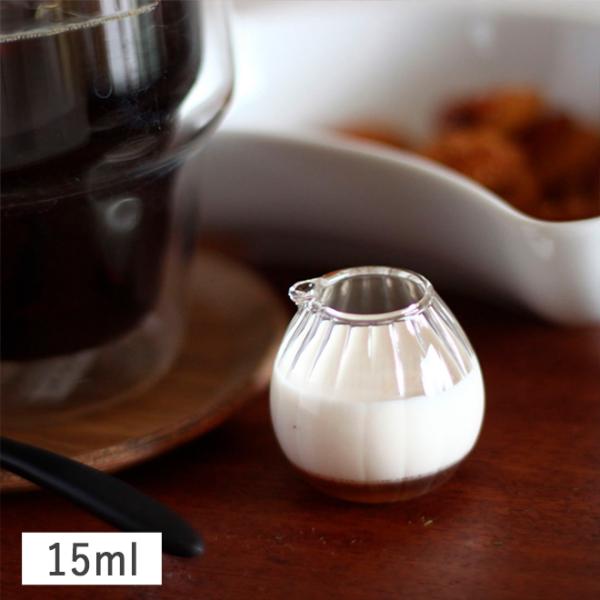 豆 ミルクピッチャー 卵モール 15ml ガラス見た目にも、触れた感じも、ほんわかと雰囲気で和ませる癒し系の手作りガラスです。とっても小さいのですが、豆ピッチャー卵モールは存在感のある器です。【内容量】1個【サイズ】口部分約2cm〜2.5c...