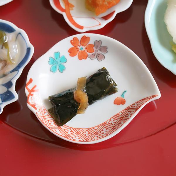 赤絵 桜紋 桃型 豆皿 10cm 有田焼 // レトロ 和食器 食器 小皿