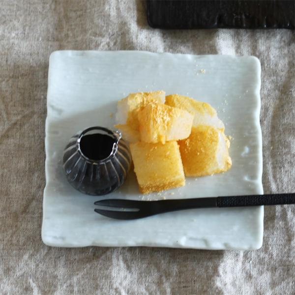 高井進☆　「椿」　桐箱入り　日本工芸会　飾り皿/角皿　作家物　新潟 食器 和食器 美濃焼 皿 小皿 角皿 取皿 菓子皿 プレート スクエア
