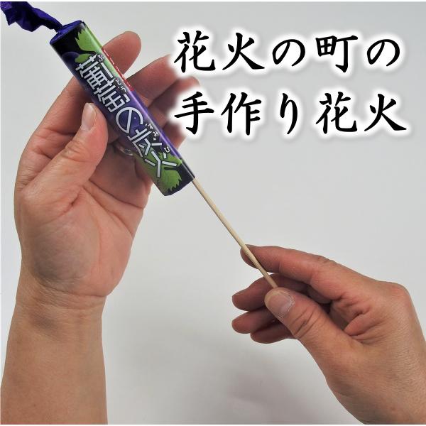 江戸より続く花火の町・山梨県市川三郷町の特産品、はなびかんオリジナル花火。市川三郷町の葡萄の剪定枝を焼き、炭にしたものを火薬に。伝統的な橙色の火がなんとも美しい手持ち花火です。−−−−−−−−−−−−−−−−−−−−−−−−−−−−−−−−...
