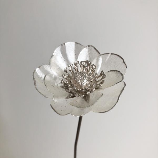 【商品番号：051-31351】/【VAR：82418】date20240806/999color10213/24awymasb5/oda2024_1001/23ax-001/bkz-0405/bkz-0504造花 花材「あ行」 アネモネ【...