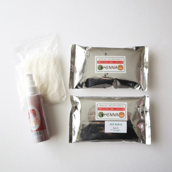 ソジャット砂漠の天然100％のトップクラスのヘナです。ハイビスカスオイル配合のアユ―ルヘナオイルを合わせて使用することで、ヘナの効果が増します。地肌の深部からリラックスし、髪に柔らかな弾力とつややかさが生まれます。■セット内容量■　マクバー...