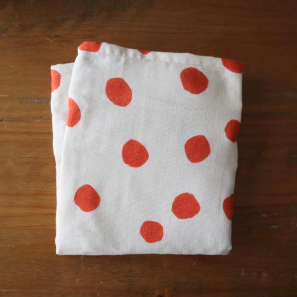 カラダをあっためて、ココロもあったかくなるあずきカイロ。ひとつひとつに、愛がいっぱい詰まっています。お腹や背中、腰など、どこにでも使える「どこでもカイロ」です。■サイズ■約17cm×約40cm※手作りしておりますので、サイズに若干の誤差があ...