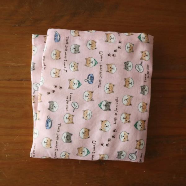 カラダをあっためて、ココロもあったかくなるあずきカイロ。ひとつひとつに、愛がいっぱい詰まっています。お腹や背中、腰など、どこにでも使える「どこでもカイロ」です。■サイズ■約17cm×約40cm※手作りしておりますので、サイズに若干の誤差があ...