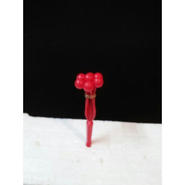 お正月の松竹梅（寄せ植え）に、おめでたい時に　　酢酸ビニール製　高さ約９ｃｍ　８ｍｍの実が7個付いています。４個まで送料90円です。送料は、９４円と表示されませんが、注文承諾メール時９４円に訂正します。５〜１０個までは、定形外郵便規格内で　...