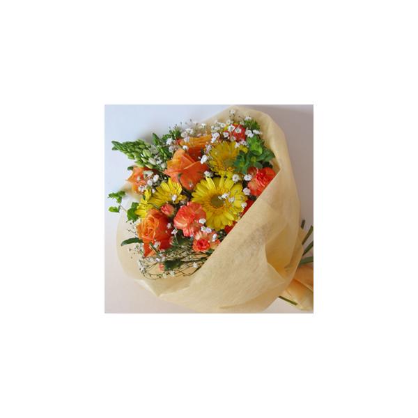 バラとガーベラをメインに、明るい黄色オレンジ系でまとめた心温まるような花束です。「花の助」出血大サービスの人気の花束です。【使用花材】ガーベラ5本、バラ5本、かすみ草、季節の小花、季節のグリーン＊季節や天候、仕入れの状況等により、写真とは異...