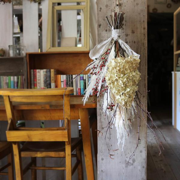 （参考）メルカリ便グレビアあじさい白木トナカイ付きクリスマスナチュラルスワッグ Christmas wreath(白いトナカイ） | iichi 日々の暮らしを