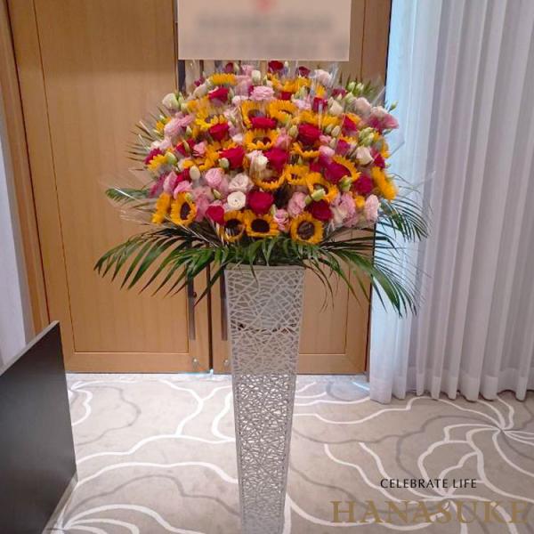 【注意事項】画像は一例です。使用するお花は季節、仕入れ状況により異なるので仕上がりはお任せとなります。