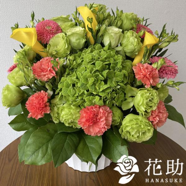 【注意事項】画像は一例です。使用するお花は季節、仕入れ状況により異なるので仕上がりはお任せとなります。