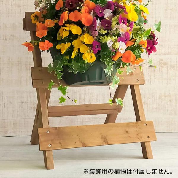 ★※海外輸入品のため、塗装のムラや小傷などは最初から見受けられます。使用には差支えないため、細かい部分が気になる方はあらかじめご購入をお控えください。・ハンギングバスケットを飾るのに大活躍のハンギングスタンド。草花を植え込む時はもちろん、バ...