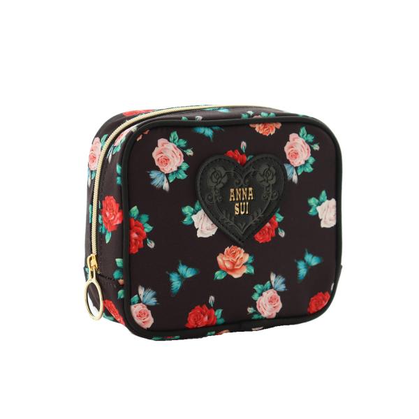 約11×13×5cm本体表地：ポリエステル中国製コスメや小物を入れるのにぴったりな、コンパクトなスクエアポーチです。ANNA SUIらしい薔薇のプリント生地に、ポイントとして型押しのハート型プレートを施しました。開口部が大きく開き、自立する...