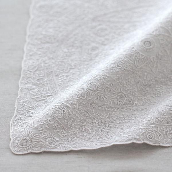 【送料無料】汕頭手刺繍　ハンカチ　ヘリテージ　1592 | ブライダル ハンカチ 結婚式 ハンカチ フォーマル ハンカチ ウェディング ハンカチ 刺繍 結ギフト 冠婚葬祭 白 ホワイト ウェディング 花嫁 新婦 レディース ギフト 汕頭手刺繍 ハンカチ ヘリテージ 1592 | ブライダル 結婚式 フォーマル