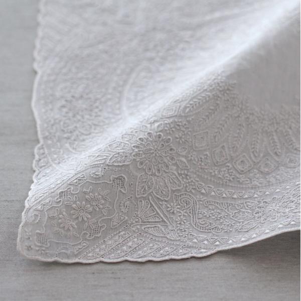 【送料無料】汕頭手刺繍　ハンカチ　ヘリテージ　7506 | ブライダル ハンカチ 結婚式 ハンカチ フォーマル ハンカチ ウェディング ハンカチ 刺繍 結ギフト 冠婚葬祭 白 ホワイト ウェディング 花嫁 新婦 レディース ギフト 汕頭手刺繍 ハンカチ ヘリテージ 7506 | ブライダル 結婚式 フォーマル