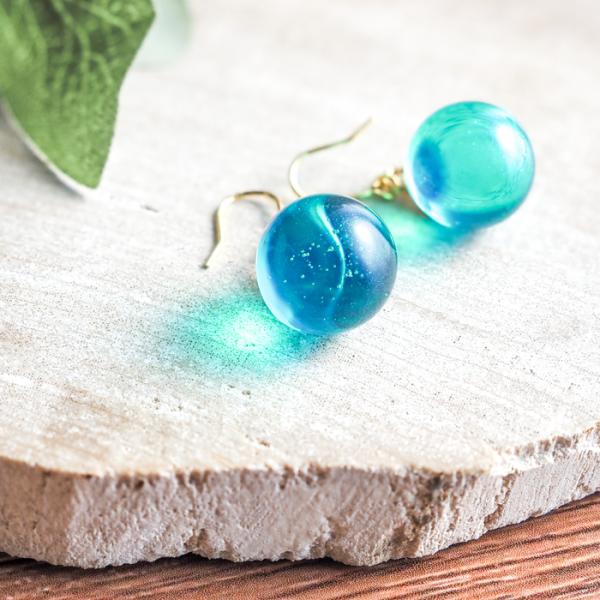 ピアス イヤリング 海 グリーン 夏 涼しげ レジン 樹脂 ハンドメイド アクセサリー キラキラ 癒し 大人可愛い プレゼント 誕生日 わだつみ茶屋