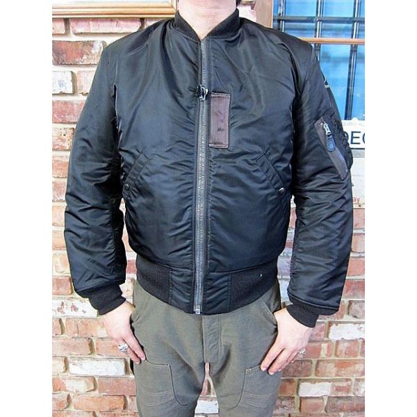 hangar-market_br12666bk