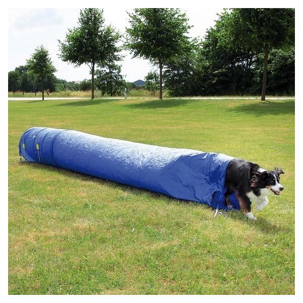 屋内でも屋外でも使えるアジリティグッズ！ポリエステルでできています。ベーシックトンネルの次のレベルのトンネルです。　まっすぐ伸ばして長いトンネルにしたりU字型にしたりできます。アンカーで地面と固定します。付属のバッグに小さくたたんで持ち運び...