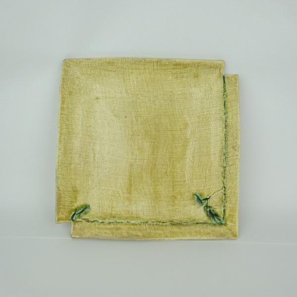 品名 　陶板　 (花台・飾卓)サイズ 　高さ　約 1.8センチ　　横幅　約 23センチ　奥行　約 22.8センチ商品状態 　中古品の為、画像に写っていない小さなヒビ、欠け、キズ、汚れなどある場合があります。注意点 　モニターの発色具合によっ...