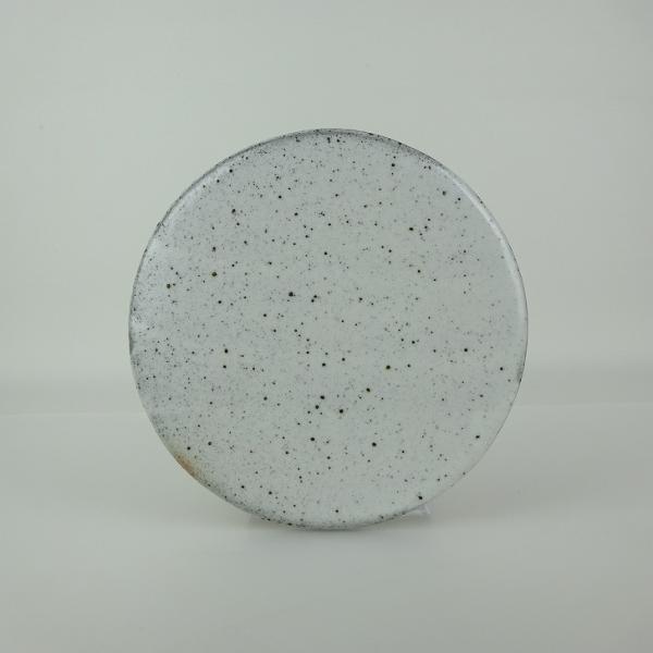 品名 　黎鳳　陶板 (花台・飾卓)サイズ 　高さ　約 0.6センチ　　横幅　約 16センチ　奥行　約 16センチ商品状態 　中古品の為、画像に写っていない小さなヒビ、欠け、キズ、汚れなどある場合があります。注意点 　モニターの発色具合によっ...