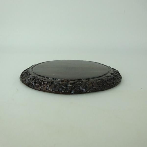 品名 　地板　(卓台/小品卓)サイズ 　高さ　約 0.8センチ　　横幅　約 11.5センチ　奥行　約 11.5センチ商品状態 　中古品の為、画像に写っていない小さなヒビ、欠け、キズ、汚れなどある場合があります。注意点 　モニターの発色具合に...