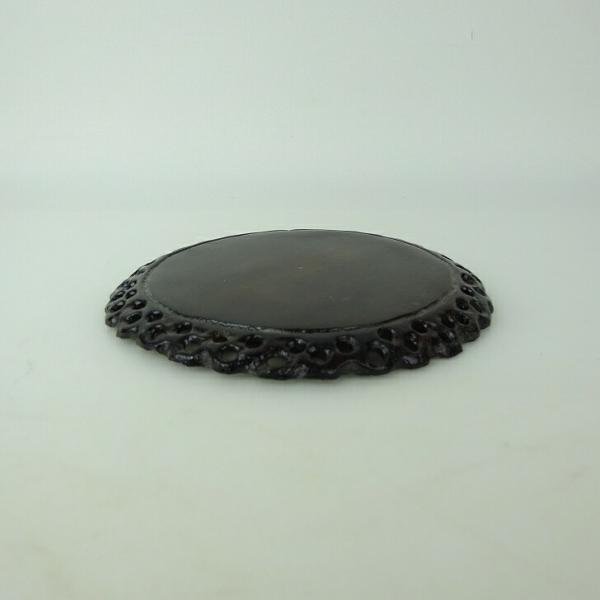 品名 　地板　(卓台/小品卓)サイズ 　高さ　約 0.8センチ　　横幅　約 13.3センチ　奥行　約 13.3センチ商品状態 　中古品の為、画像に写っていない小さなヒビ、欠け、キズ、汚れなどある場合があります。注意点 　モニターの発色具合に...