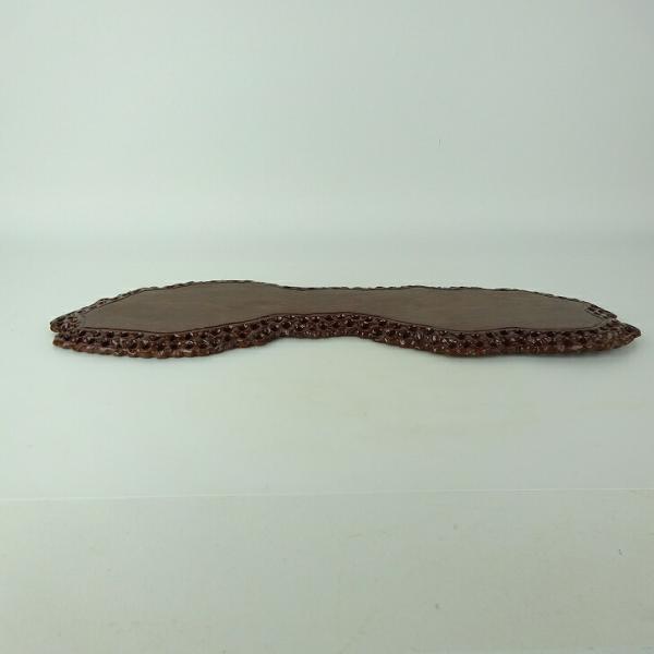 品名 　地板　(卓台/小品卓)サイズ 　高さ　約 1センチ　　横幅　約 39.5センチ　奥行　約 13センチ商品状態 　中古品の為、画像に写っていない小さなヒビ、欠け、キズ、汚れなどある場合があります。注意点 　モニターの発色具合によって、...