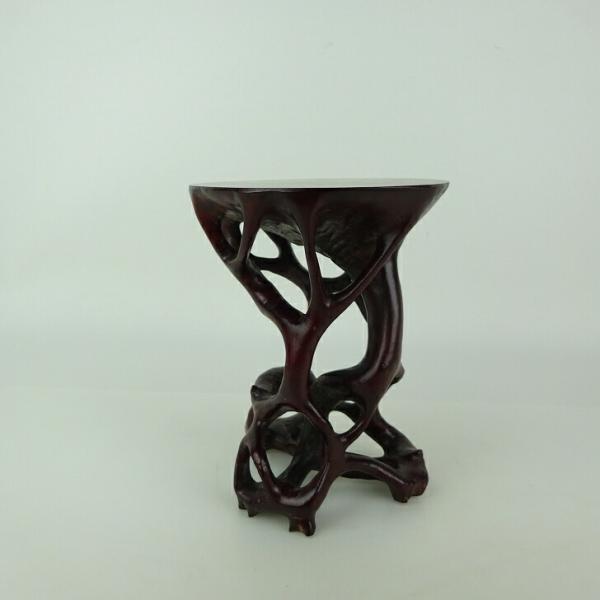 品名 　根卓　花台　(卓台・小品卓)サイズ 　高さ　約 15センチ　　横幅　約 12センチ　奥行　約 11.5センチ商品状態 　キズがあります。　中古品の為、画像に写っていない小さなヒビ、欠け、キズ、汚れなどある場合があります。注意点 　モ...