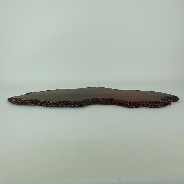 品名 　地板　(卓台/小品卓)サイズ 　高さ　約1センチ　　横幅　約52.5センチ　奥行　約17センチ商品状態 　中古品の為、画像に写っていない小さなヒビ、欠け、キズ、汚れなどある場合があります。注意点 　モニターの発色具合によって、実際の...