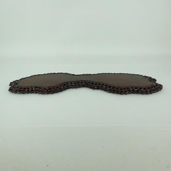 品名 　地板　(卓台/小品卓)サイズ 　高さ　約1センチ　　横幅　約40センチ　奥行　約13センチ商品状態 　中古品の為、画像に写っていない小さなヒビ、欠け、キズ、汚れなどある場合があります。注意点 　モニターの発色具合によって、実際のもの...